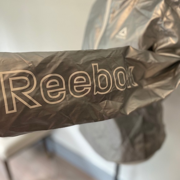 Reebok Silver Pullover lightweight Rain Jacket - Picture 3 of 13